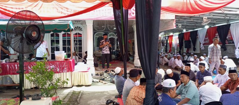 Bupati Aceh Timur, Iskandar Usman Al Farlaky menyampaikan sambutan dan terimakasih kepada FK.P70 yang telah bertakziah kepada almarhumah Ibundanya 

