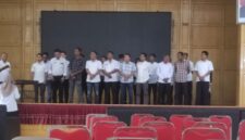 Para Pj Geuchik saat melakukan gladi bersih dengan wajah sumringah 