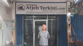 T. Komaki, mantan jurnalis asal Jepang, bersilaturahmi ke kantor berita Atjeh Terkini di Jalan Kasturi, Gampong Keuramat, Kuta Alam, Banda Aceh, Minggu, 28 Juli 2025.