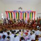 Pada hari kedua Masa Pengenalan Lingkungan Sekolah (MPLS) Bunda PAUD Aceh, Marlina Muzakir, didampingi Bunda PAUD Aceh Besar, Hj. Rita Mayasari, mengunjungi Sekolah Dasar Negeri (SDN) Gampong Lhok Semelu, Kecamatan Blang Bintang, Aceh Besar, Selasa, 15 Juli 2025