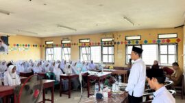Kepala Kantor Kementerian Agama (Kakankemenag) Pidie Jaya, Mulyadi, hadir langsung dan memberikan wejangan penuh makna kepada para siswa baru.Selasa, 15 Juli 2025