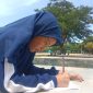 Salah seorang Sisiwi Madrasah Ibtidaiyah Negeri (MIN) 27 Aceh Besar, Ingin Jaya, Aceh Besar, tampak serius menulis.Kamis 21/08/2025. foto MC