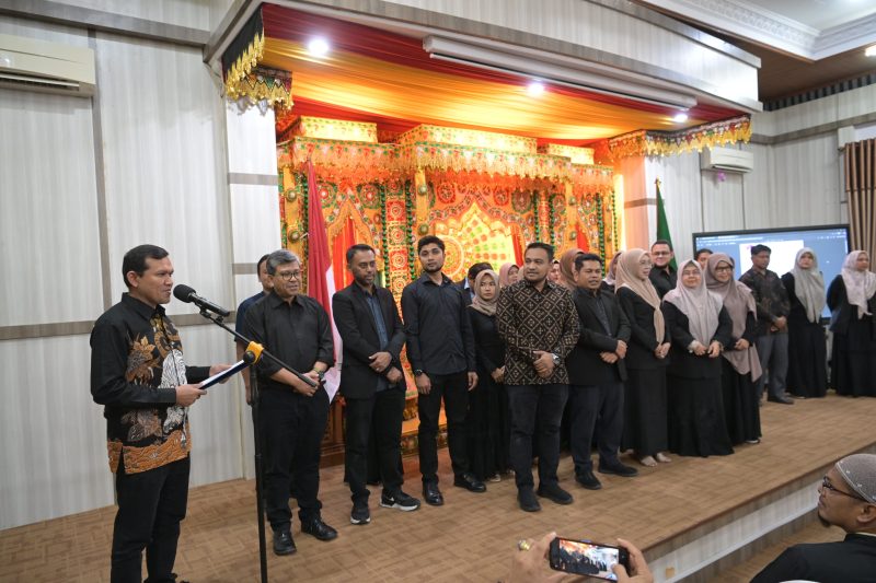Wakil Gubernur Aceh, H. Fadhlullah, S.E  Aceh resmi kukuhkan pengurus baru Aceh Australian Alumni (AAA) periode 2025–2028 berlangsung di Aula Pendopo Wakil Gubernur Aceh, Rabu malam (6/8/2025)