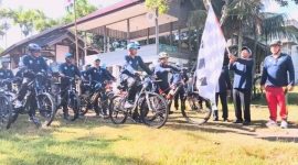 Wakil Bupati Aceh Besar, Drs. H. Syukri A. Jalil, melepas klub Gowes Balee Arbain terdiri pada Forum Mantan Pensiunan Camat (Formancam) bertempat halaman balai Arbain Gampong Lamsayun, Kecamatan Ingin Jaya, Aceh Besar. 23/08/205.