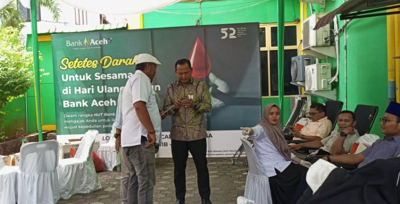 Kepala BAS Cabang Langsa T Muhammad Andika Putra ( Baju Batik) disela giat Perayaan HUT ke 52 BAS