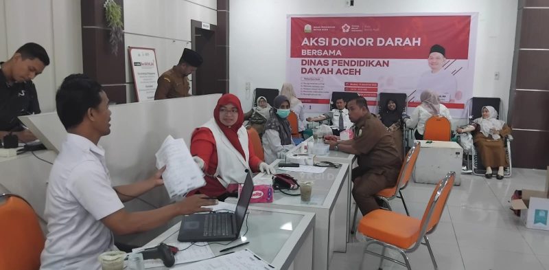 Dinas Pendidikan Dayah Aceh komitmennya mendukung program pemerintah Aceh melalui kegiatan donor darah yang dilaksanakan pada Senin, 19 Agustus 2025.