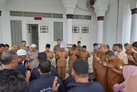 Kapolda Aceh Brigjen Pol Marzuki Ali Basyah bersama jajaran pengurus Masjid Raya Baiturrahman melaksanakan doa bersama untuk keselamatan, kelancaran, dan kedamaian aksi unjuk rasa hari ini, Senin, 1 September 2025.