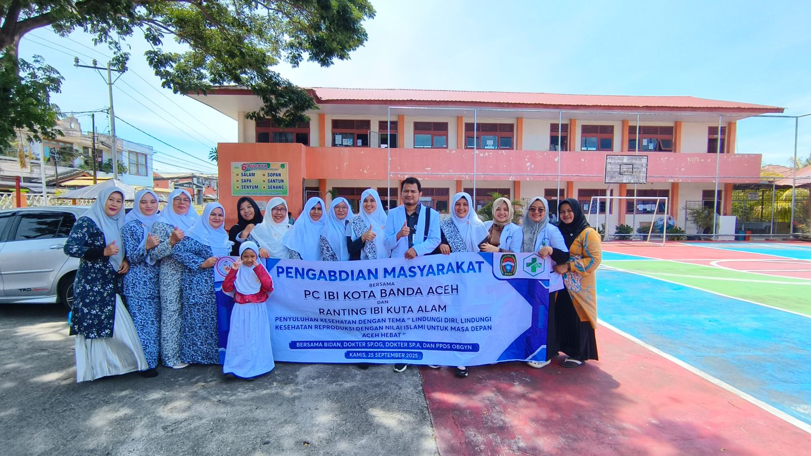 PC IBI Banda Aceh menyelenggarakan program edukasi untuk memperkuat kesadaran remaja akan vitalnya kesehatan reproduksi berlangsung di SMA Negeri 15 Banda Aceh, Dokumentasi Poto Tuah Salsanabila, Sabtu 27/09/2025.