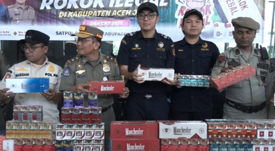 Satuan Polisi Pamong Praja dan Wilayatul Hisbah (Satpol PP-WH) bekerja sama dengan Bea Cukai Meulaboh dan  sita rokok ilegal. Kabupaten Aceh Jaya. Rabu 10/09/2025. poto Isupublik.id.