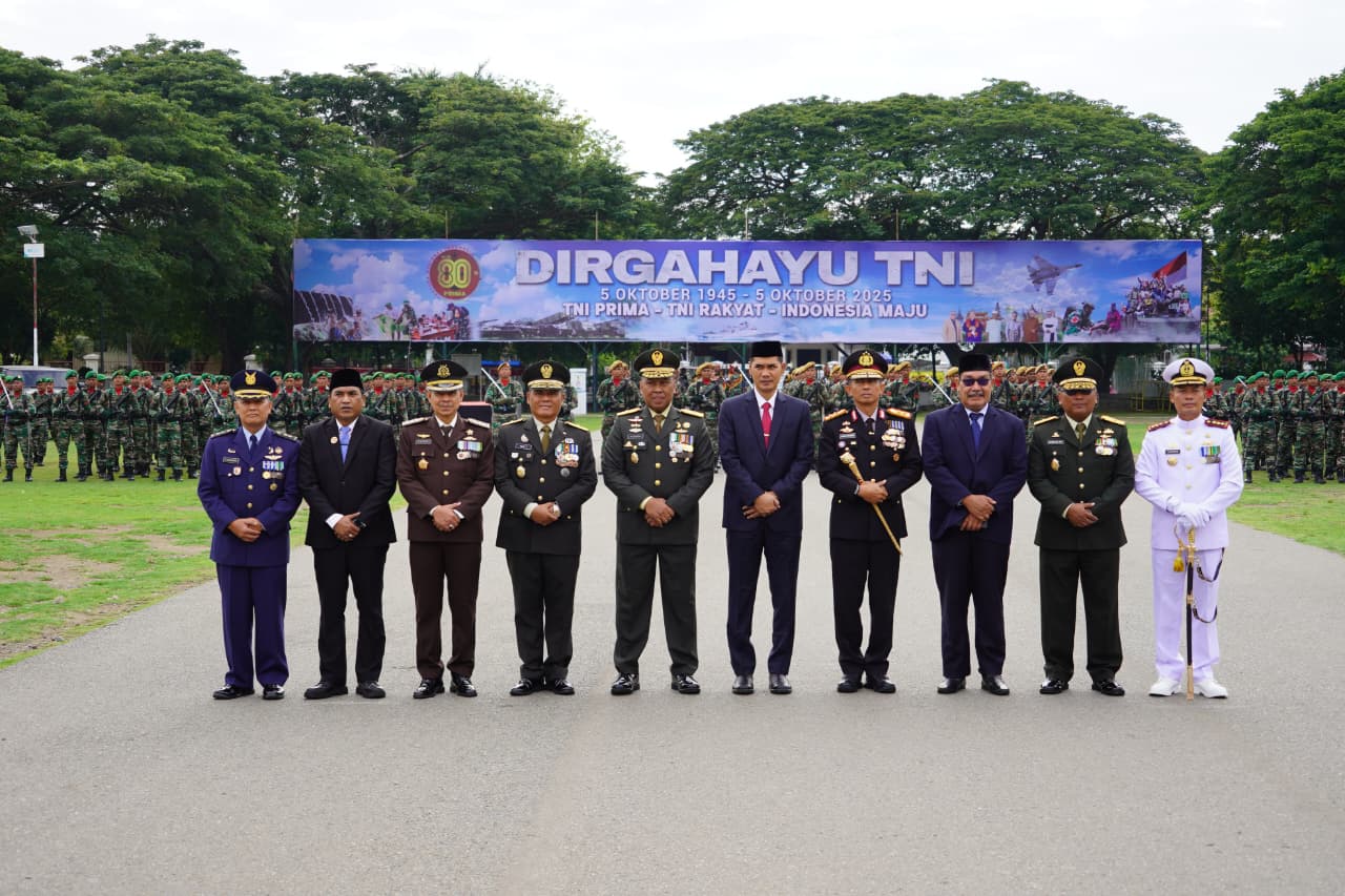 Kapolda Aceh Hadiri Upacara HUT Ke-80 TNI di Lapangan Blang