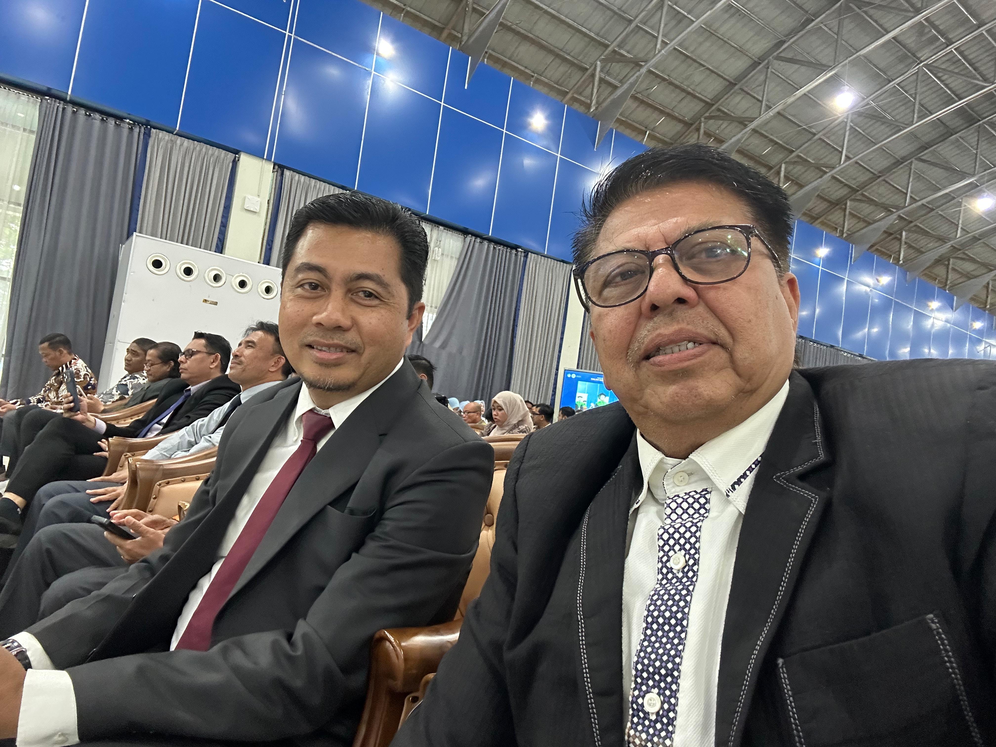 Ketua (kiri) dan Sekretaris Ikatan Alumni Universitas Samudra Langsa, Dr.Firman Dandi SE MM, dan H.Hasan Basri SH MH.