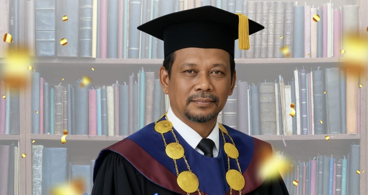 Prof. Dr. Drs. Muzakkir Samidan, SH, MH, M.Pd, merupakan alumni pertama pada Institut Agama Islam Negeri (IAIN) Langsa.
