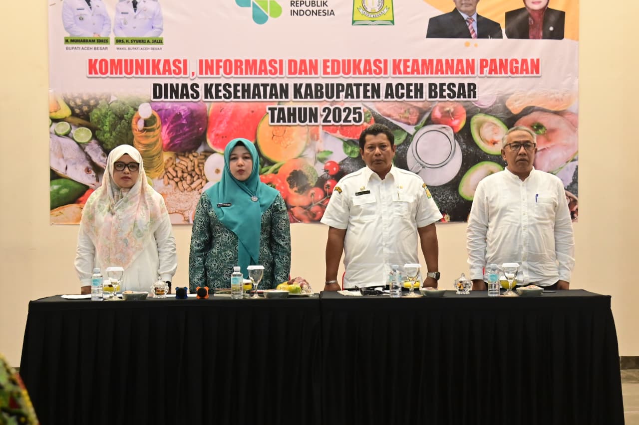 Sekda Aceh Besar Bahrul Jamil SSos MSi, Membuka kegiatan Komunikasi, Informasi dan Edukasi (KIE) Keamanan Pangan Kabupaten Aceh Besar, Selasa (22/10/2025).