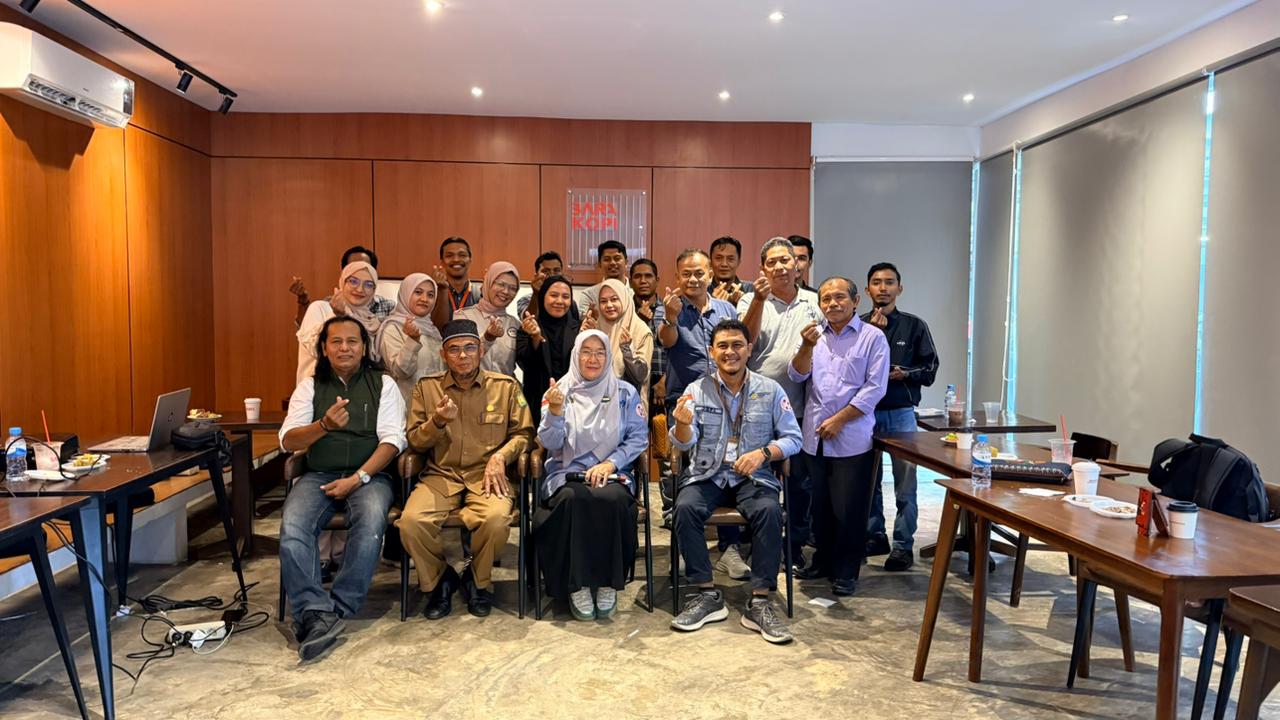 Perwakilan BKKBN Provinsi Aceh menggelar Focus Group Discussion (FGD) bertajuk “Gerakan Orang Tua Asuh Cegah Stunting (GENTING)” bersama mitra pentahelix, termasuk media, akademisi, komunitas, dan organisasi masyarakat. Selasa, 11 November 2025,