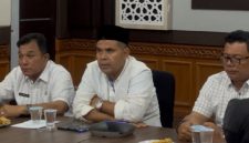 Lomba Guru dan Tenaga Kependidikan Berprestasi Aceh 2025 resmi ditutup pada Jumat, 21 November 2025 oleh Plt. Kepala Dinas Pendidikan Aceh, Murthalamuddin, S.Pd., M.Pd. Setelah proses penilaian yang dilakukan secara Zoom Meeting.