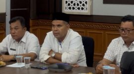 Lomba Guru dan Tenaga Kependidikan Berprestasi Aceh 2025 resmi ditutup pada Jumat, 21 November 2025 oleh Plt. Kepala Dinas Pendidikan Aceh, Murthalamuddin, S.Pd., M.Pd. Setelah proses penilaian yang dilakukan secara Zoom Meeting.