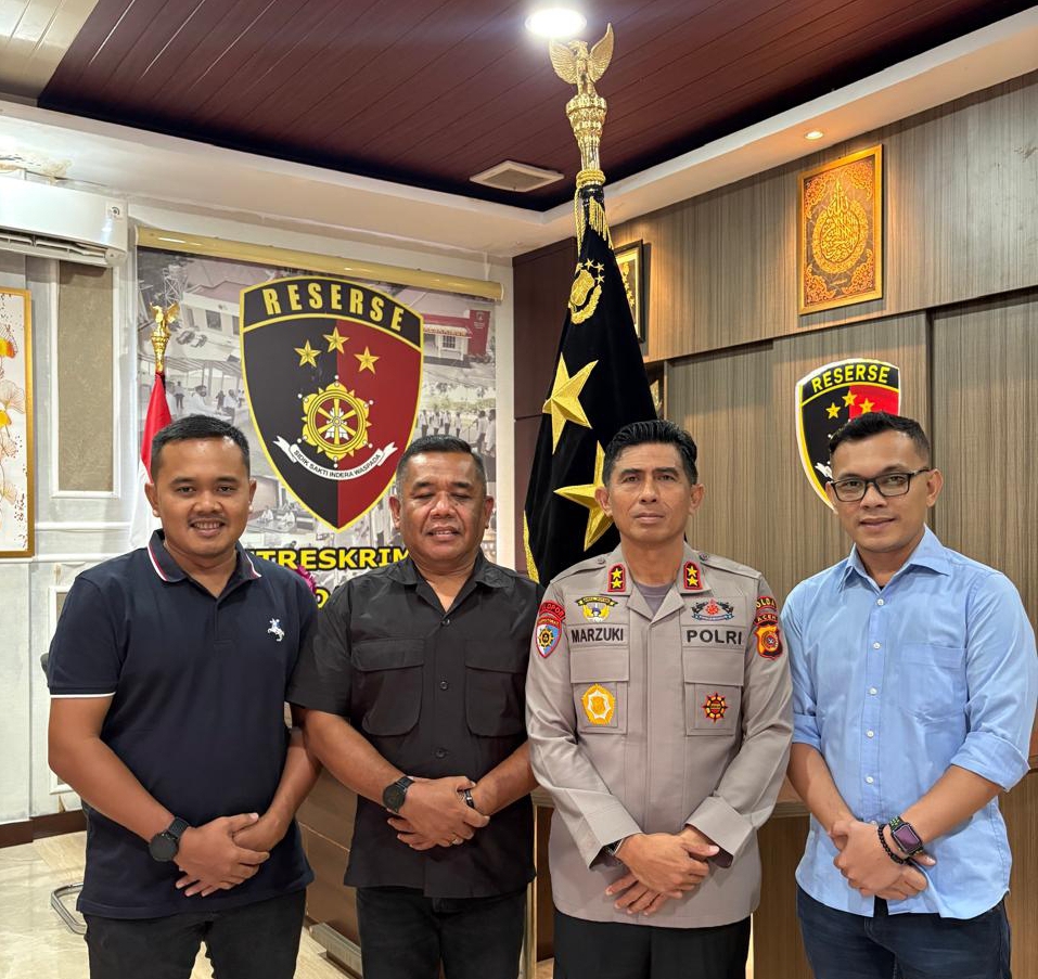 Kapolda Aceh Irjen Pol Drs.Marzuki Ali Basyah MM bersama Ketua IMI Langsa Dalem Syukri ST, Ketua Panitia Drag Race Loli Tianda dan anggota IMI Langsa Mas Joe.