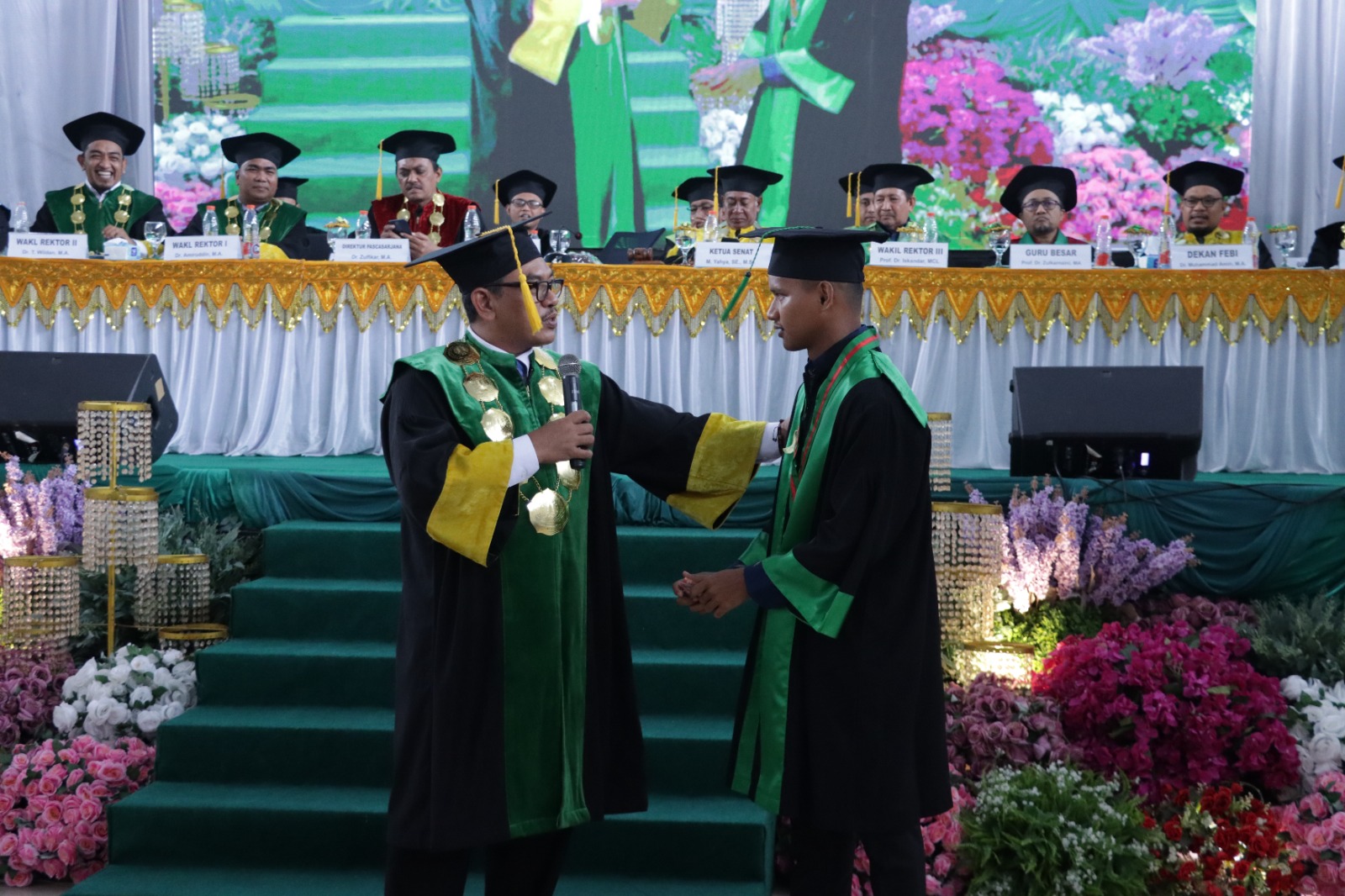 Rizal Efendi Lulusan Terbaik IAIN Langsa, Rektor Berikan Bantuan Tunai