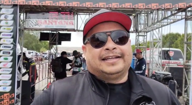 Ketua Ikatan Motor Indonesia Provinsi Aceh Mirza Mubarak saat menghadiri event Drag Race IMI Kota Langsa di lintasan Air Strip Kuala Langsa