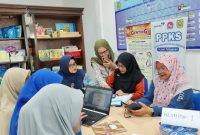 Sekretaris Perwakilan BKKBN Aceh , Ihya, SE, MM, membuka kegiatan FGD modul Lanjut Usia Berdaya (Sidaya) dengan kearifan lokal Aceh, bertempat di Balai Penyuluh KB Kec. Ulee Kareng, Banda Aceh, Jumat (21/11/2025).