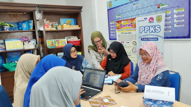 Sekretaris Perwakilan BKKBN Aceh , Ihya, SE, MM, membuka kegiatan FGD modul Lanjut Usia Berdaya (Sidaya) dengan kearifan lokal Aceh, bertempat di Balai Penyuluh KB Kec. Ulee Kareng, Banda Aceh, Jumat (21/11/2025).