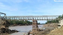 Proses pembangunan jembatan bailey di kawasan Awe Geutah, Kuta Blang, Kabupaten Bireuen, Aceh diperkirakan Rabu 17 Desember 2025 sudah normal dan bisa di lintasi. Minggu 13/12/2025.