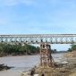 Proses pembangunan jembatan bailey di kawasan Awe Geutah, Kuta Blang, Kabupaten Bireuen, Aceh diperkirakan Rabu 17 Desember 2025 sudah normal dan bisa di lintasi. Minggu 13/12/2025.