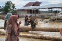 Dua hari Dokumentasi Foto Tatam Tatam Likha Atjeh Terkini. Pasca banjir besar yang melanda Kecamatan Pante Ceureumen, kondisi Desa Jambak, Aceh Barat. (08/12)