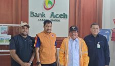 Dirut Bank Aceh Fadhil Ilyas saat melakukan kunjungan ke Kantor Bank Aceh Cabang Singkil bersama Gubernur Aceh H Muzakir Manaf dan Bupati Singkil Kunjungi Bank Aceh Cabang Singkil pada Rabu (10/12/2025).