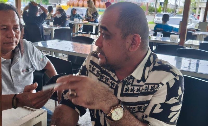 Ketua DPRK Pidie Anwar Sastra Putra,SH, menyebutkan penyebab masyarakat kesulitan beli gas LPG 3kg karena ada pihak yang bermain diatas penderitaan masyarakat sedang di landa musibah sebut kepada Atjeh Terkini. Kamis 18 Des 2025.: Foto Harmadi