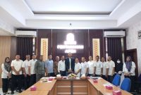 Dinas Pertanahan Aceh menerima kunjungan tim evaluasi dari Komisi Informasi Aceh (KIA) untuk monitoring dan evaluasi Keterbukaan Informasi Badan Publik Tahun 2025. Kunjungan yang berlangsung di ruang aula dinas pada hari Rabu (8/10/2025)