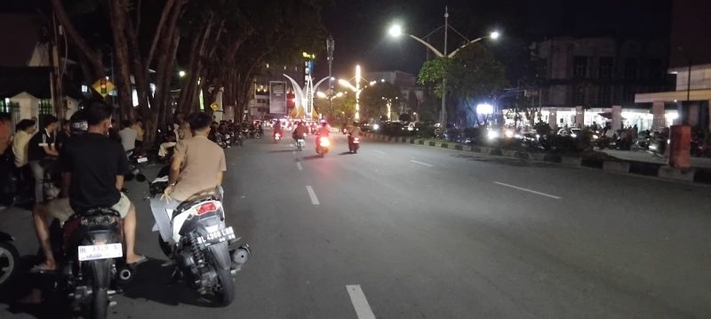 Malam pergantian tahun 2025- 2026 tampak sepi di bundaran tegu simpang Lima Banda Aceh Rabu 31 des 2025. 11.45. wib.