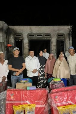 Bupati Bireuen H.Mukhlis Janji Bangun Rumah Untuk Korban Kebakaran Peusangan