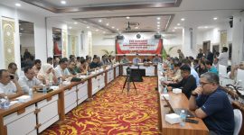 Pemerintah Aceh kembali mengintensifkan langkah penanganan pasca bencana alam dengan menggelar rapat persiapan penugasan Relawan Aparatur Sipil Negara (ASN) Tahap Dua. Rapat tersebut berlangsung di Posko Tanggap Darurat Kantor Gubernur Aceh, Kamis (1/1/2026), 