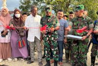 Komandan Kodim (Dandim) 0111/Bireuen, Letkol Luthfi Arh Novriadi, S.E., S.Sos., M.Han., M.Sc., secara langsung menyerahkan Jembatan Bailey kepada perangkat Desa Jangka Mesjid, Kecamatan Jangka, Kabupaten Bireuen, Rabu (28/01/2026).