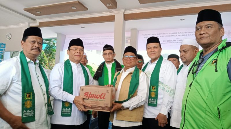 Utusan Presiden H. Muhammad Mardiano serahbahan bantuan secara simbolis di kampus UNIKI Bireuen, Senin (5/1/2026) pagi.