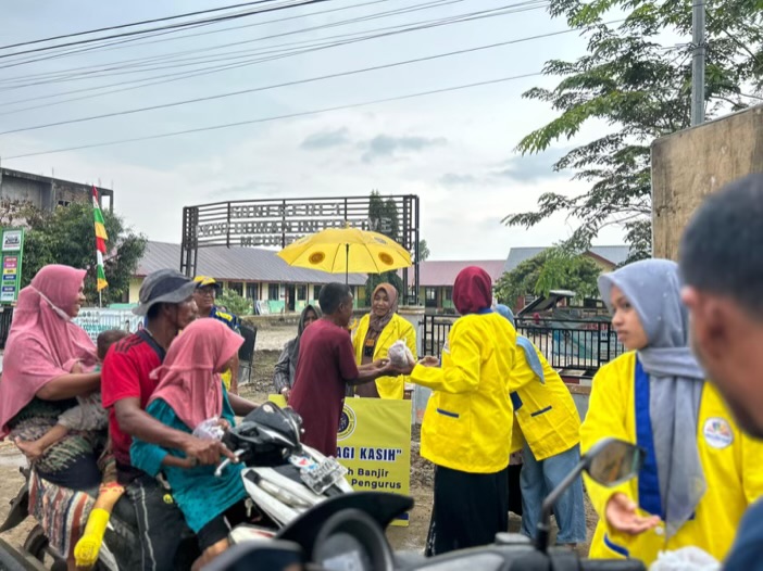 Satgas PPA salurkan bantuan sosial berupa cabai sebanyak 250  kilogram secara gratis kepada masyarakat umum diperkira mencapai lebih 700 jiwa penerima disejumlah gampong di Kabupaten Pidie Jaya, (7-8/01).