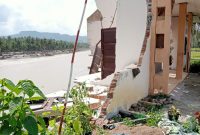 puing runtuhan bangunan paska bencana alam diterjang banjir bandang di gampong Simpang Mulia, Kab Bireuen, Senin 26/01/2026. foto mega.