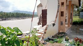 puing runtuhan bangunan paska bencana alam diterjang banjir bandang di gampong Simpang Mulia, Kab Bireuen, Senin 26/01/2026. foto mega.