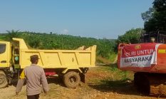 Ekskavator Bantuan Polri Lanjutkan Penimbunan Jalan dan Pemulihan Mako Polsek Langkahan