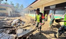 Kodim 0111/Bireuen Bersihkan Lingkungan Puskesmas Peusangan 