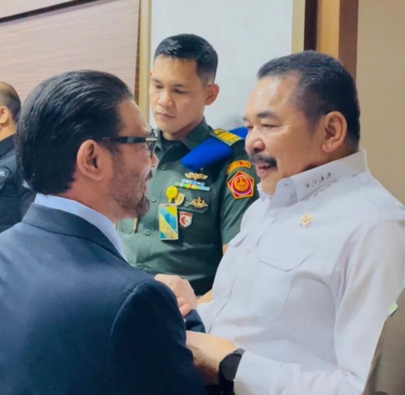 Anggota Komisi III DPR RI Fraksi PKS Dr.M.Nasir Djamil MS.i dengan Jaksa Agung Prof Dr H Sanitiar Burhanuddin SH, MM.,