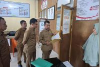 Plt Sekda Aceh Selatan memastikan seluruh layanan administrasi kependudukan di Dinas Kependudukan dan Pencatatan Sipil (Disdukcapil) Kabupaten Aceh Selatan. Senin (05/01/2026)