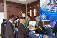 Kemendukbangga/BKKBN melalui Perwakilan Kemendukbangga/BKKBN Provinsi Aceh sebelumnya wisudakan Lansia Aceh besar kali kembali mengulang sukses, 177 siswa sekolah lansia Standar 1 (S1) di wisudakan bertempat di aula DPMPKB Kabupaten Aceh Jaya. Kamis 22/01/2026.