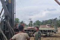 Yonzipur 16/DA Kodam Iskandar Muda Wujudkan Akses Air Bersih Bagi Masyarakat Tamiang daerah, kegiatan pengeboran sumber air bersih di wilayah Aceh Tamiang (01/02/26)