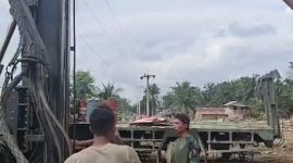 Yonzipur 16/DA Kodam Iskandar Muda Wujudkan Akses Air Bersih Bagi Masyarakat Tamiang daerah, kegiatan pengeboran sumber air bersih di wilayah Aceh Tamiang (01/02/26)