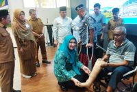36 mustahik dari berbagai daerah di Aceh menerima bantuan kaki palsu dari Baitul Mal Aceh (BMA). Penyerahan dan pemasangan kaki palsu tersebut berlangsung di Multazam 2 Rumah Sakit Umum Daerah Zainoel Abidin (RSUDZA) Banda Aceh, Selasa (06/01).