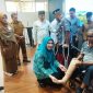 36 mustahik dari berbagai daerah di Aceh menerima bantuan kaki palsu dari Baitul Mal Aceh (BMA). Penyerahan dan pemasangan kaki palsu tersebut berlangsung di Multazam 2 Rumah Sakit Umum Daerah Zainoel Abidin (RSUDZA) Banda Aceh, Selasa (06/01).