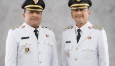 pasangan Bupati Bireuen H. Mukhlis, ST bersama Wakil Bupati Ir. H. Razuardi, M.T dalam mengemban tugas membenah Kabupaten Bireuen kini tibanya bencana alam banjir dan lonsor melanda namun beliau tidak pernah mengeluh tetap semangat mengurus masyarakat/rakyat.