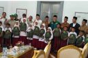 Persis menyalurkan bantuan peralatan sekolah kepada siswa terdampak banjir di Kabupaten Bireuen. Penyerahan bantuan dilakukan di Pendopo Bireuen, Senin (2/2/2026)